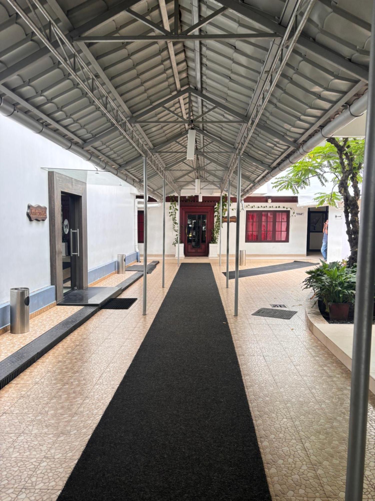 Maharani Hotel Calicut Exterior foto