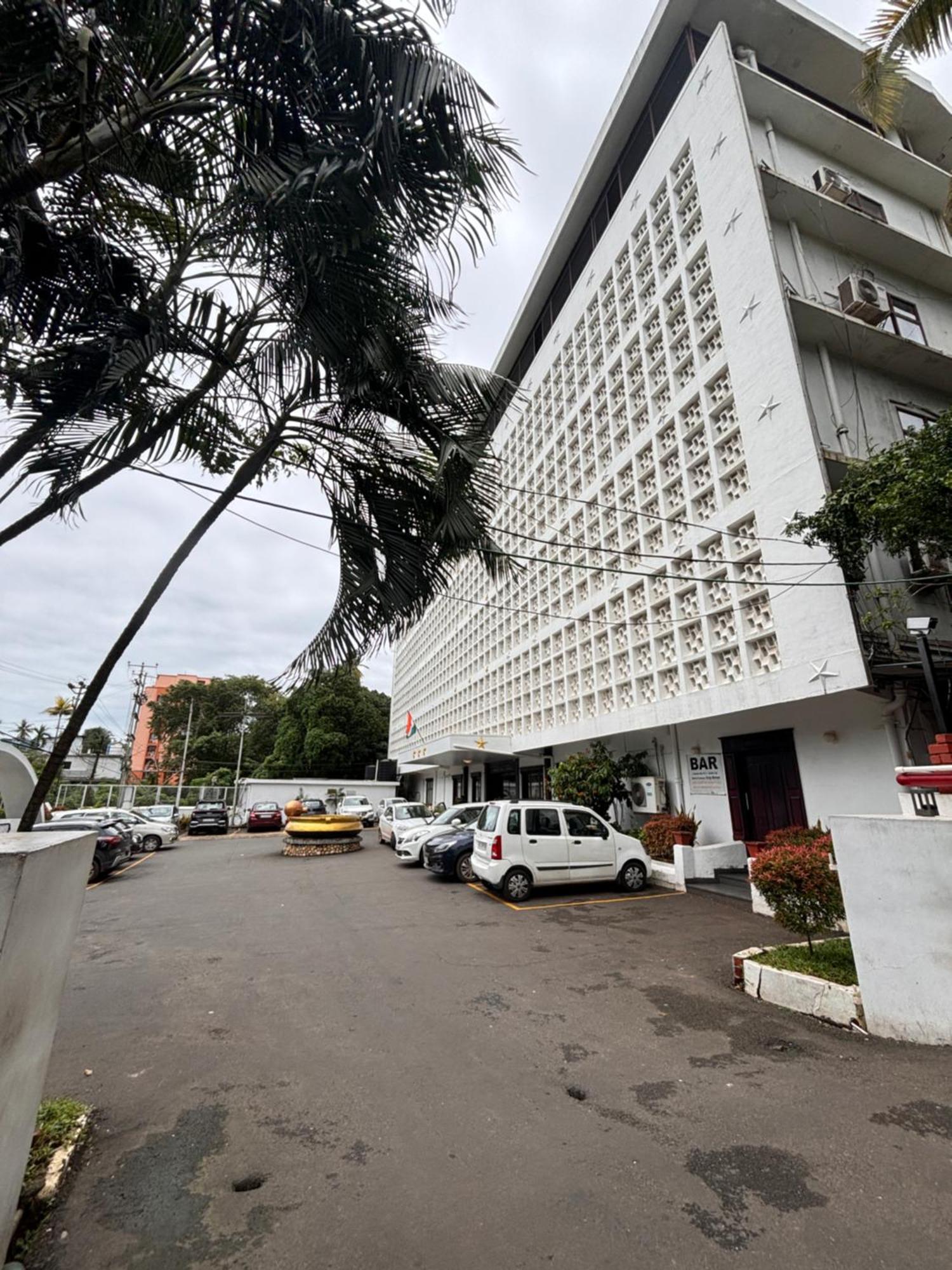 Maharani Hotel Calicut Exterior foto