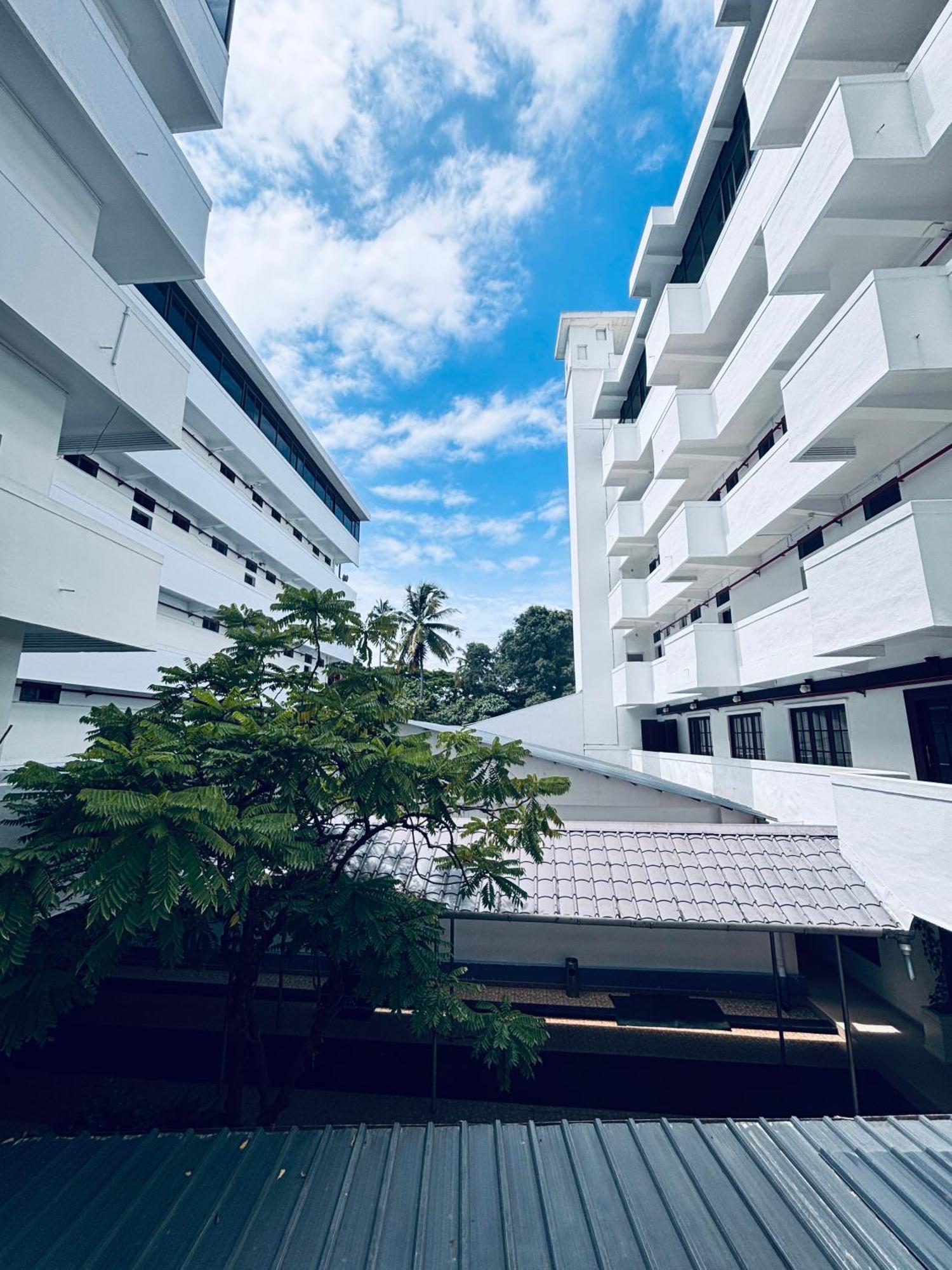 Maharani Hotel Calicut Exterior foto